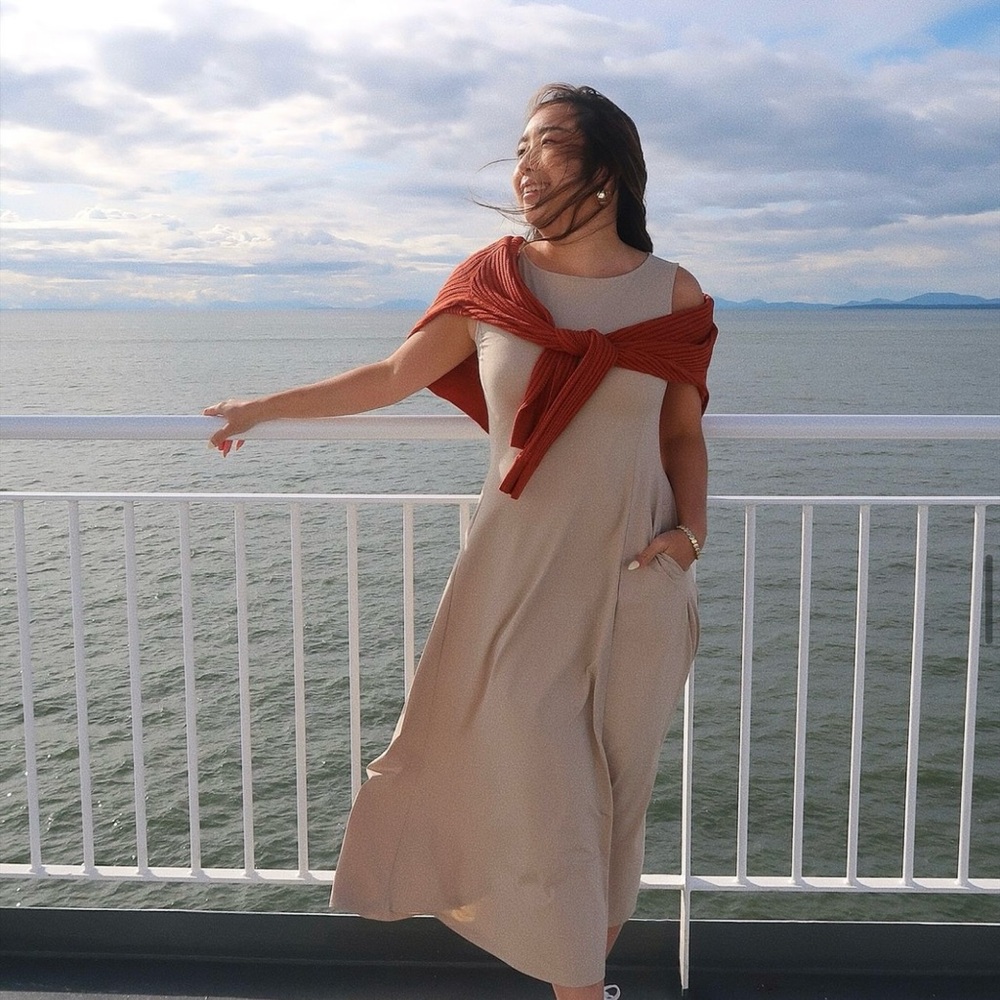 UNIQLO AIRism Midi Fall Dress